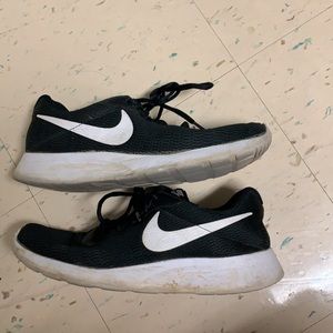 Black Nike shoes 11W